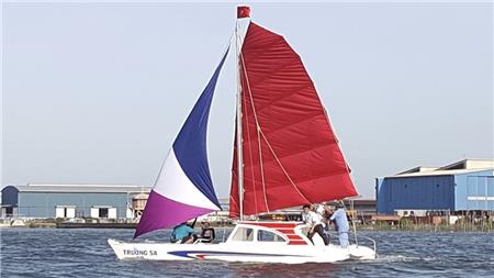 Đi dạo sông biển bằng thuyền buồm, thuyền thúng